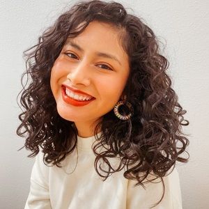 Meet your Posher, Alejandra